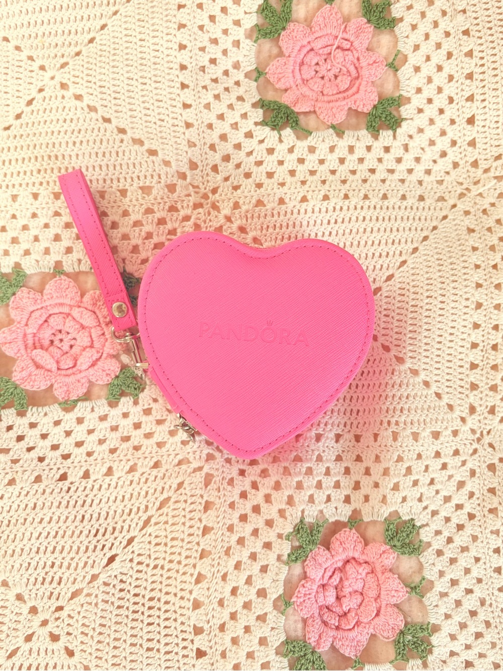 Pandora Vibrant Pink Heart Jewelry Wristlet Case